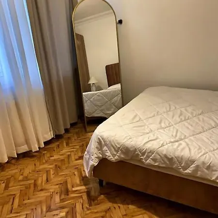 公寓 Lovely ,cozy Newly Furnished Great Location