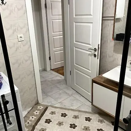 Lovely ,cozy Newly Furnished Great Location * 伊斯坦布尔