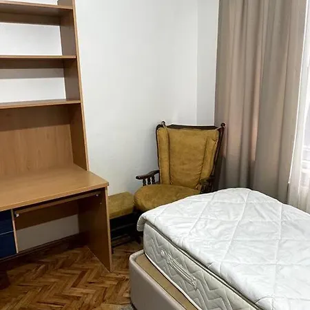 Lovely ,cozy Newly Furnished Great Location Апартаменты