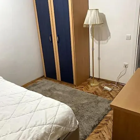 Lovely ,cozy Newly Furnished Great Location Apartamento
